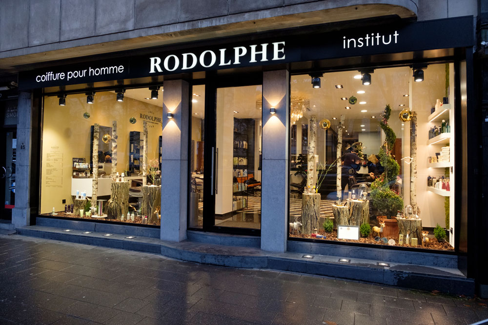 de-côté-extérieur-salon-rodolphe-nuit-lumière