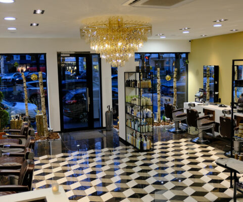 Home Space Chandelier - Salon Rodolphe - Hair salon for men